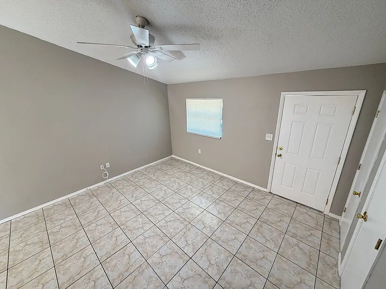 821 Moongate Ter — Photo 16