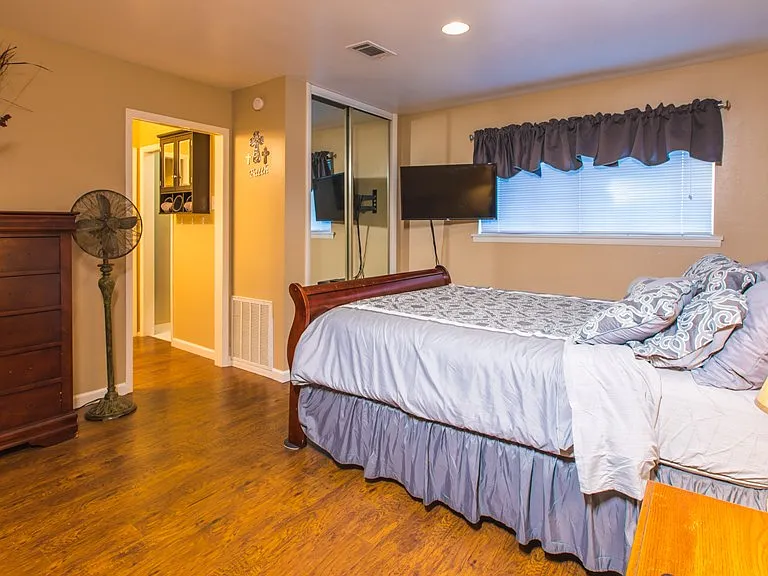 408 Club Villa — Photo 17