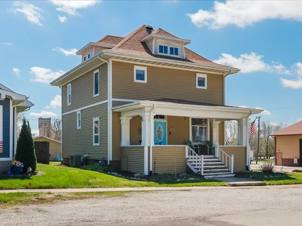 302 E Main St, Colfax, IL 61728