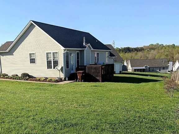 3rd image of 506 Clover Ct