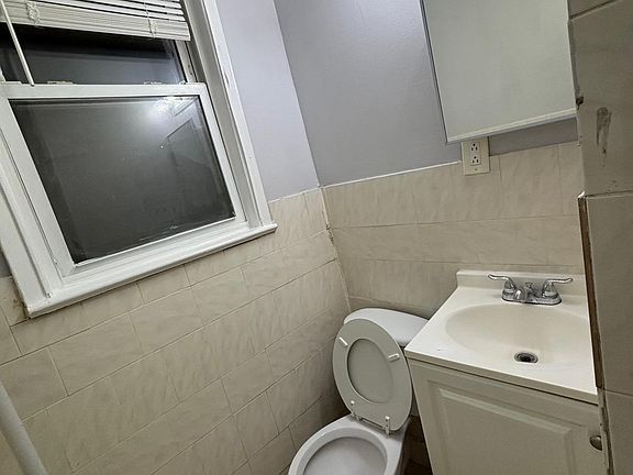 5th image of 11 Dwight St Floor 1