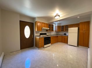 2059 29th St #1R, Astoria, NY 11105