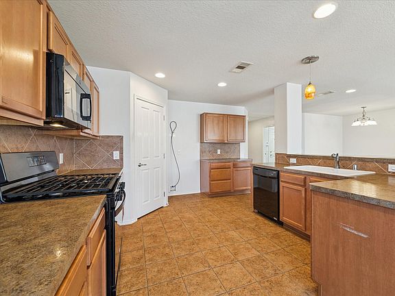 3rd image of 1034 Clover Leaf Ct