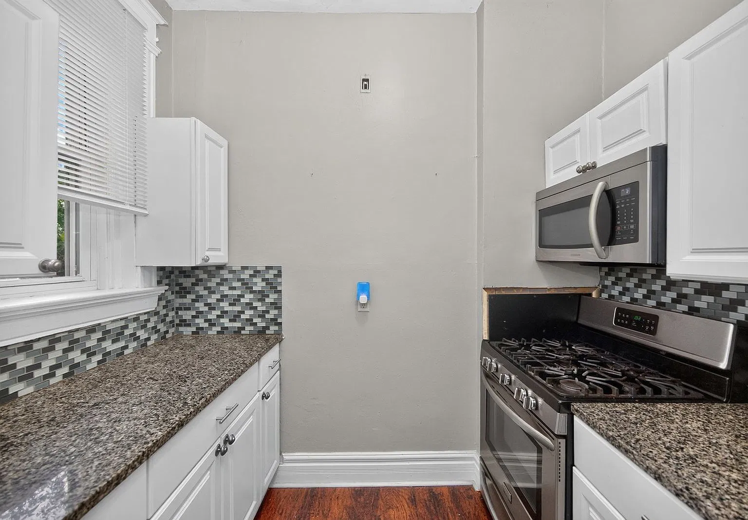 5 bed, 2.0 bath, $4,095 — Photo 2