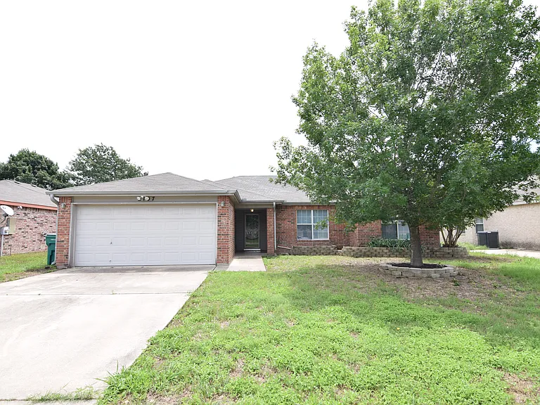 2107 Miller St — Photo 1