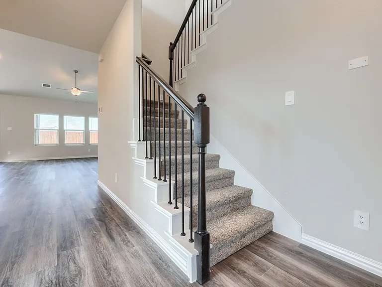 906 Jennie St — Photo 17