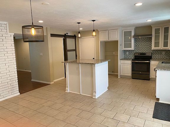 4th image of 3732 Mulberry Ln #1