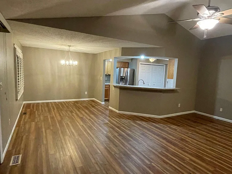 115 Spirea Point — Photo 17