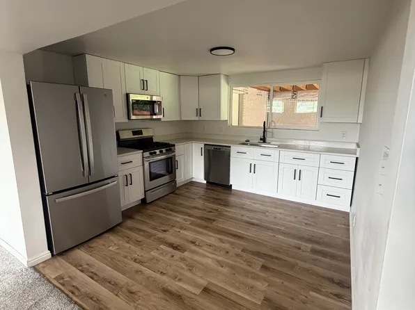 943 Crestwood Rd, Kaysville, UT 84037