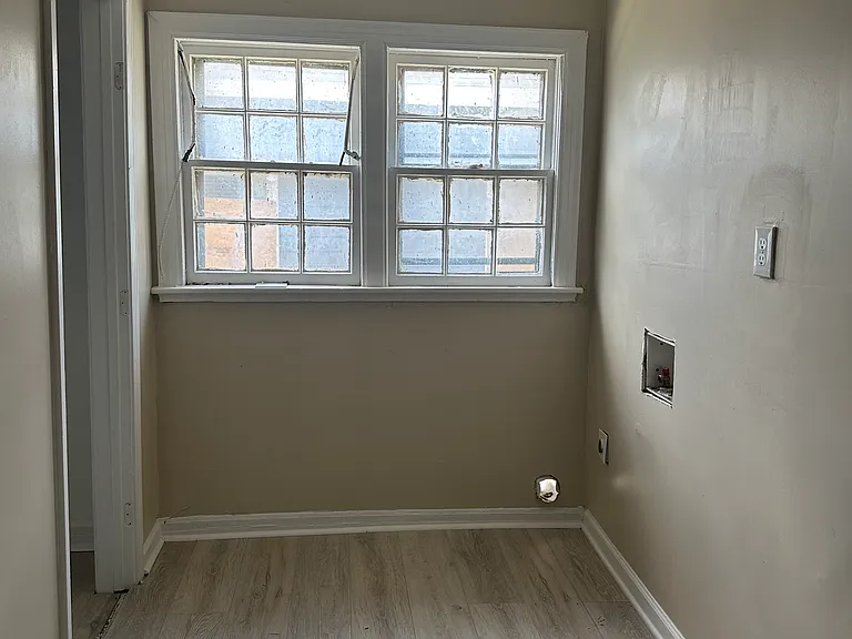 357 S Pkwy E — Photo 3