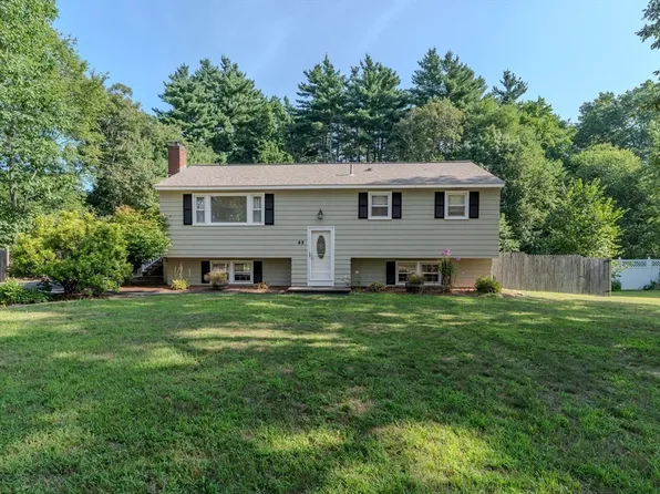 49 Parkwood Dr, Pepperell, MA 01463