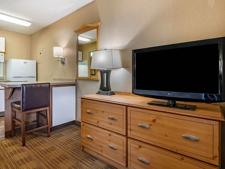 Studio Suite - 1 Queen Bed