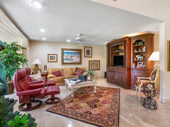 11 Cambridge Drive, Boynton Beach, FL 33436