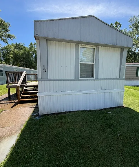 300 Lake Rd #19 — Photo 1