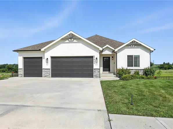 27800 E 134th St, Lake Lotawana, MO 64086