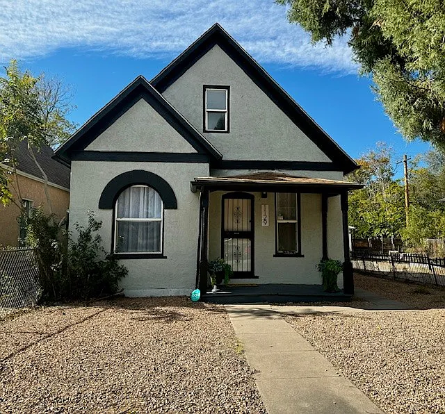 3 bed, 916 sqft, $2,300 — Photo 1