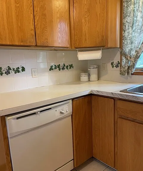 179 Derby Ave — Photo 9
