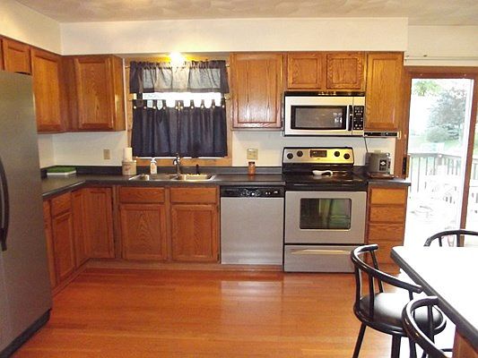 5th image of 1108 N Johns St