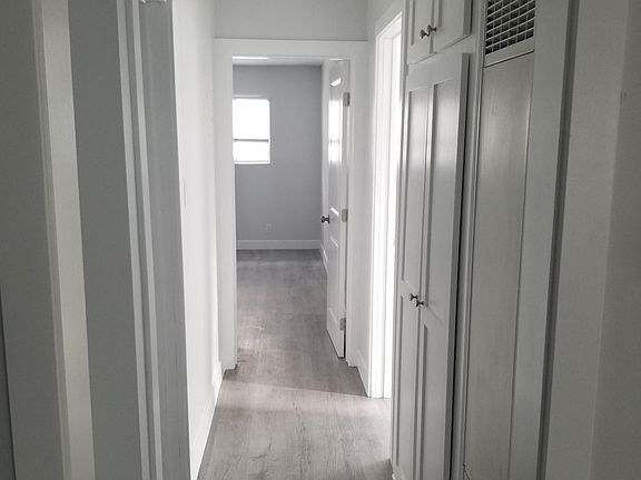 3rd image of 5311 Hermitage Ave #7