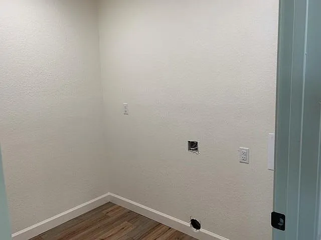 510 Avenue F — Photo 11