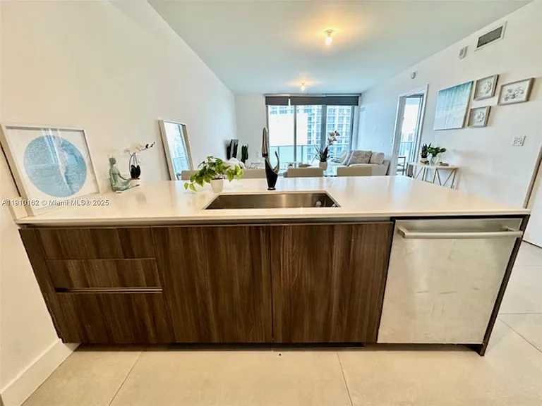 488 NE 18th St #3606 — Photo 4
