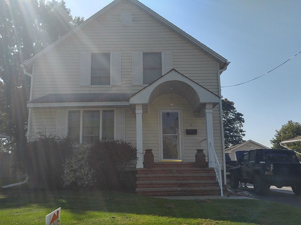1st image of 10 Plum St
