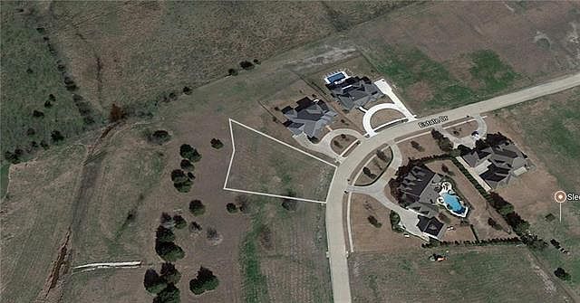 1st image of 1204 Estate Dr