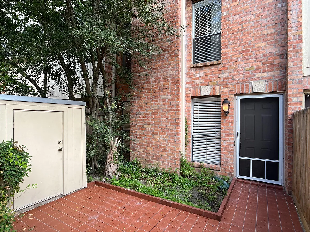 Building Photo - 1601 S Shepherd Dr #25