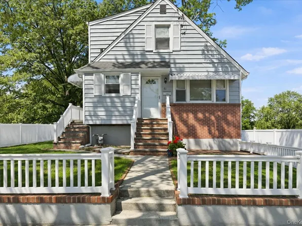 51 Hickory Road, Port Washington, NY 11050