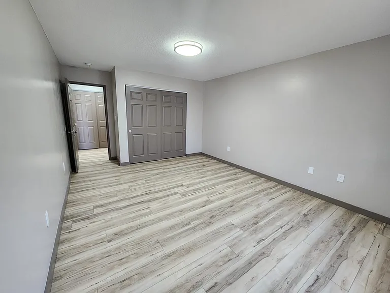 352 Schraffts Dr — Photo 6