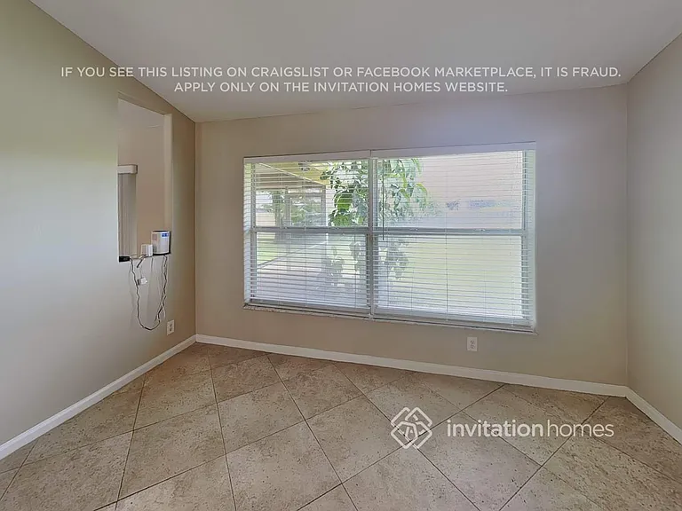 1891 Tulip Ln — Photo 3