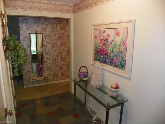 2nd image of 8301 Glenn Oak Dr