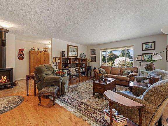 2nd image of 1474 Ridgemount Dr