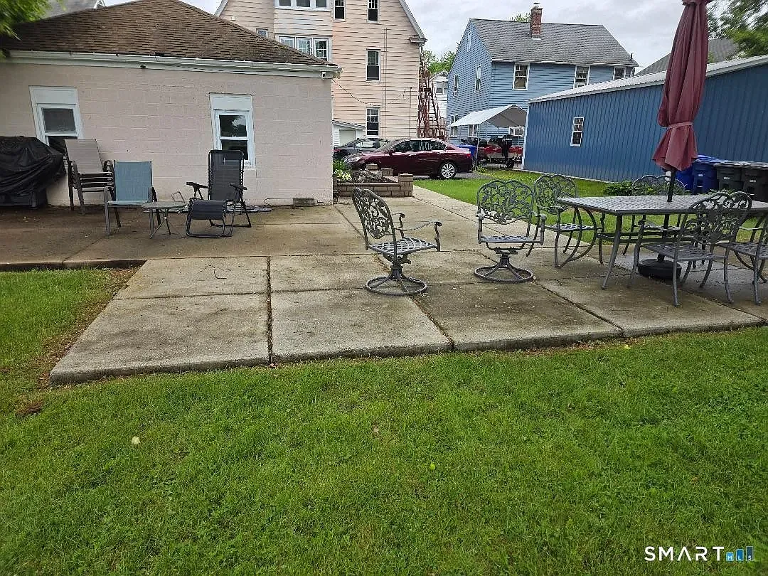 3 bed, 950 sqft, $2,000 — Photo 3