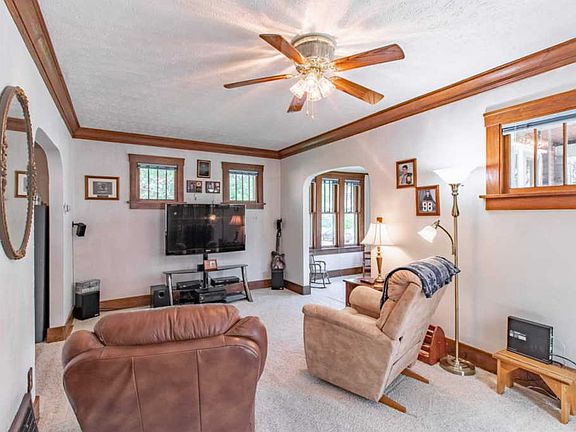4th image of 1214 E Seneca Pl