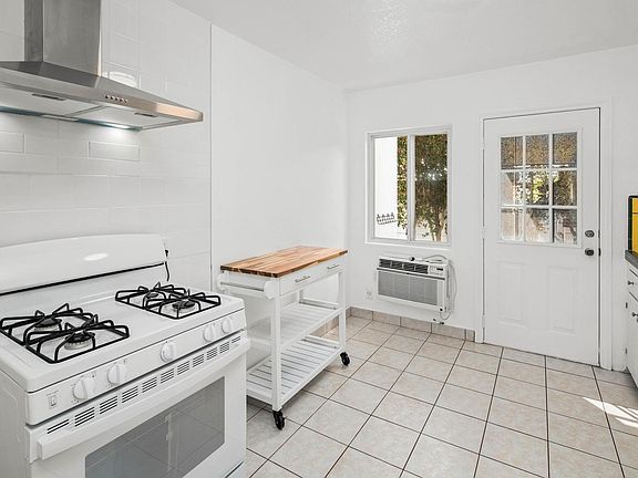 5th image of 539 Center St Unit A