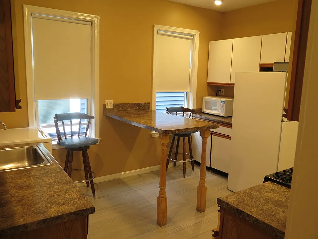 4 bed, 999 sqft, $3,600 — Photo 2