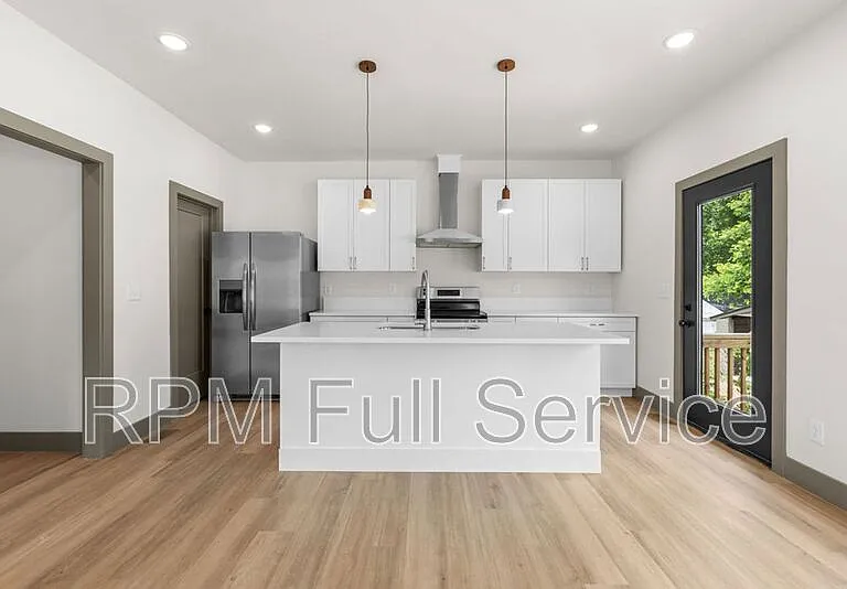 2400 Buchanan St — Photo 6