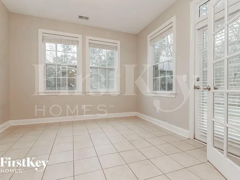 373 Fox Ridge Ln — Photo 10