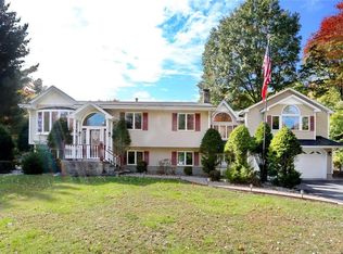 53 Shuart Rd, Airmont, NY 10952