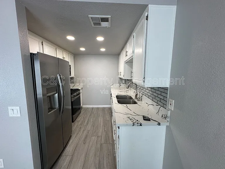 1380 W 48th St #116 — Photo 4