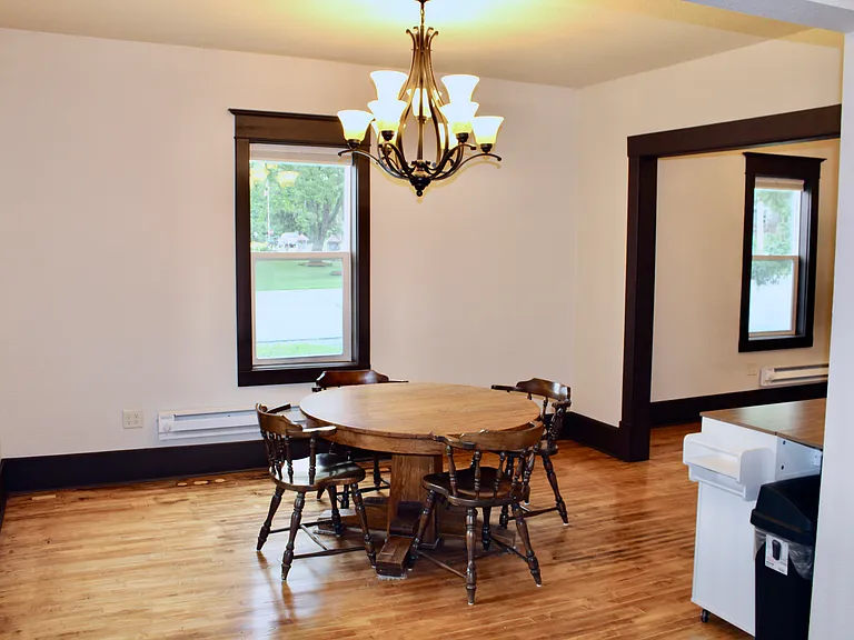 551 Lincoln Ave — Photo 2