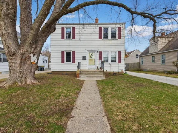 717 Sylvan TERRACE #719, Waukesha, WI 53188