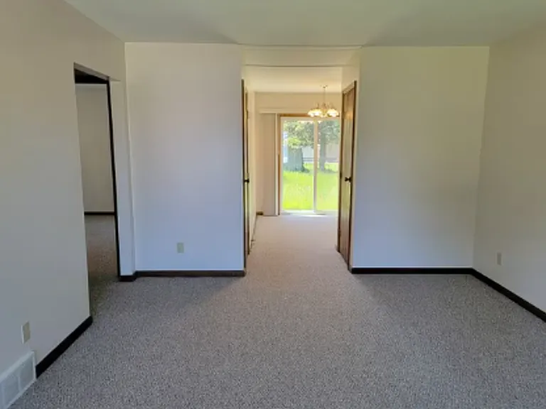 6295 Amanda Dr — Photo 10