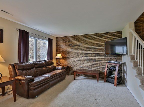 3rd image of 130 Plum Creek Dr