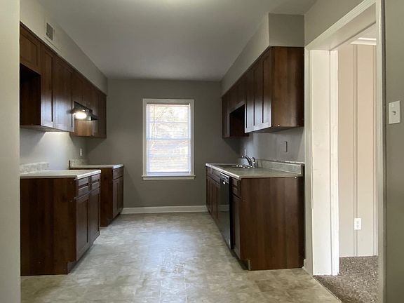 3rd image of 516 Jeanne Dr