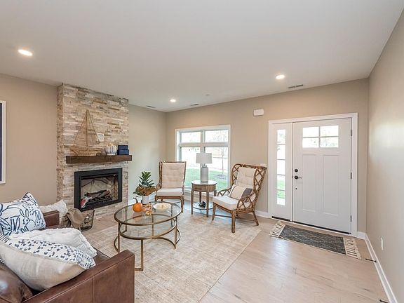 2nd image of 611 Woodland Ln