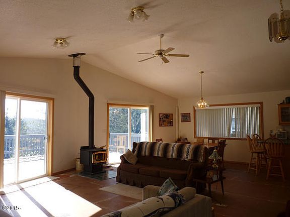 4th image of 687 NW Estate Dr