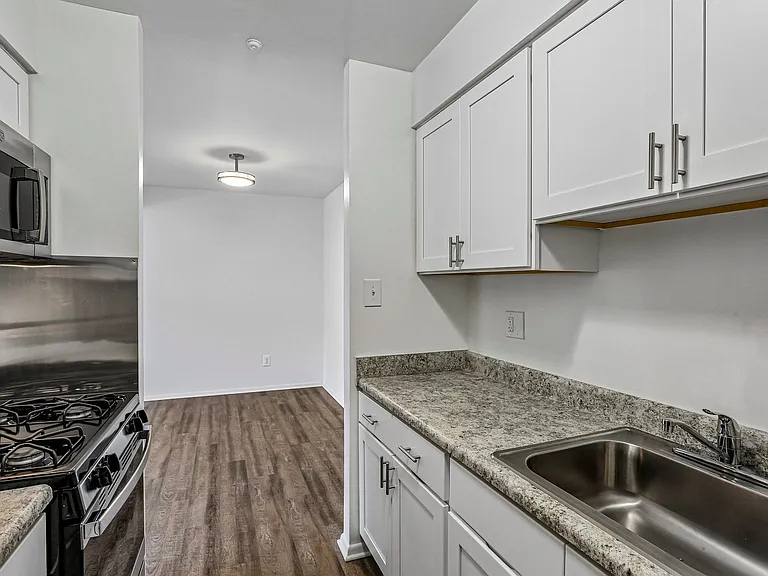 Plaza I Apartments — Photo 16