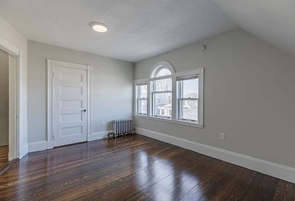 4th image of 48-50 Waldemar Ave